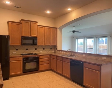 421 Brighton Street - Photo Thumbnail 5
