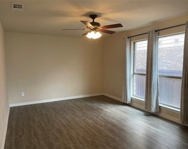 421 Brighton Street - Photo Thumbnail 10