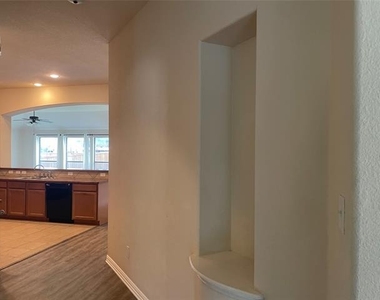 421 Brighton Street - Photo Thumbnail 4