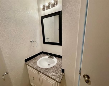 2310 Chapel Hill Lane - Photo Thumbnail 16