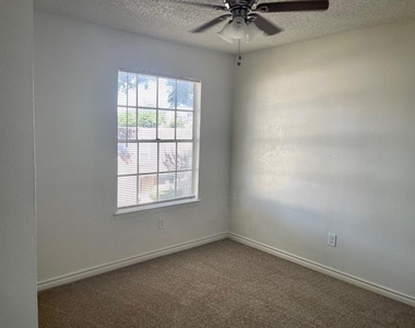 2310 Chapel Hill Lane - Photo Thumbnail 14