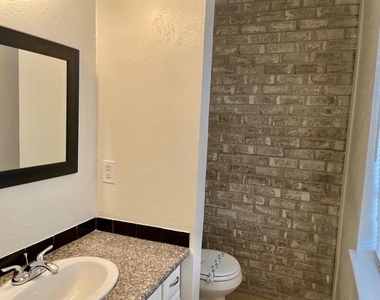 2310 Chapel Hill Lane - Photo Thumbnail 10
