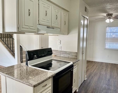 2310 Chapel Hill Lane - Photo Thumbnail 4