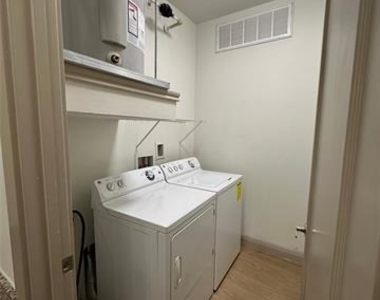801 N Bishop Avenue - Photo Thumbnail 4