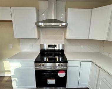6620 Moss Lane - Photo Thumbnail 5