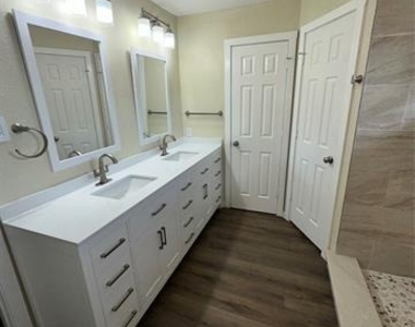 6620 Moss Lane - Photo Thumbnail 3