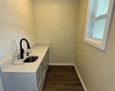 6620 Moss Lane - Photo Thumbnail 14