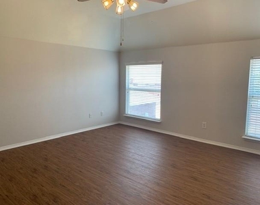 2420 Cimmaron Drive - Photo Thumbnail 16