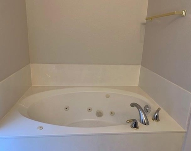 2420 Cimmaron Drive - Photo Thumbnail 18
