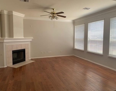 2420 Cimmaron Drive - Photo Thumbnail 6