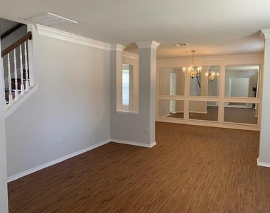 2420 Cimmaron Drive - Photo Thumbnail 2