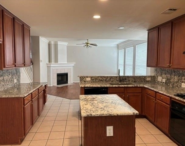 2420 Cimmaron Drive - Photo Thumbnail 11