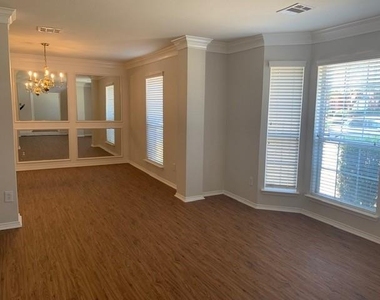 2420 Cimmaron Drive - Photo Thumbnail 1
