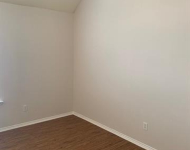 2420 Cimmaron Drive - Photo Thumbnail 15