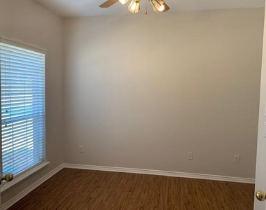 2420 Cimmaron Drive - Photo Thumbnail 4