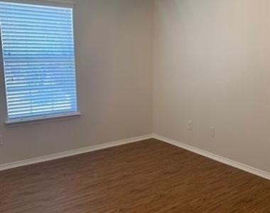 2420 Cimmaron Drive - Photo Thumbnail 23