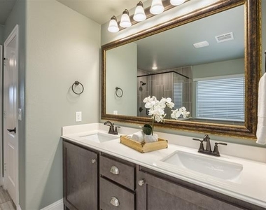 1416 Alexander Drive - Photo Thumbnail 23