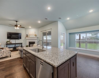 1416 Alexander Drive - Photo Thumbnail 17