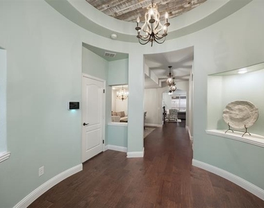 1416 Alexander Drive - Photo Thumbnail 3