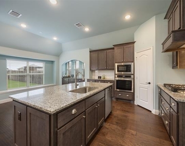 1416 Alexander Drive - Photo Thumbnail 14