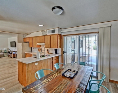 2007 N Normal Avenue - Photo Thumbnail 8