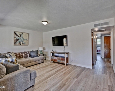 2007 N Normal Avenue - Photo Thumbnail 4