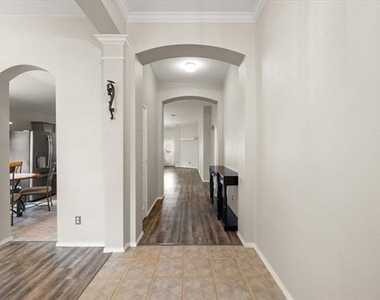 5920 Westgate Drive - Photo Thumbnail 5