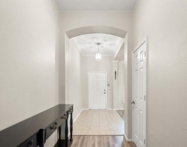 5920 Westgate Drive - Photo Thumbnail 6