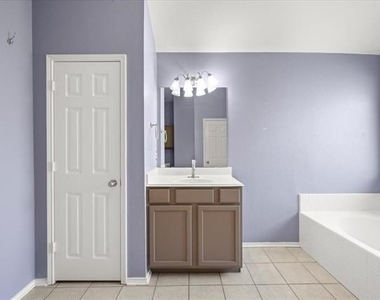 5920 Westgate Drive - Photo Thumbnail 23