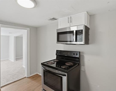 1214 Jones Street - Photo Thumbnail 3