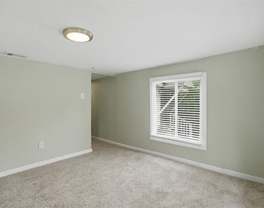 1214 Jones Street - Photo Thumbnail 9