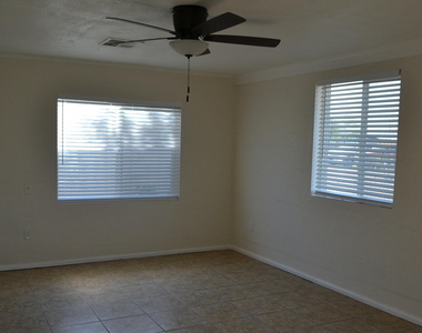2185 W Ohio Street - Photo Thumbnail 1