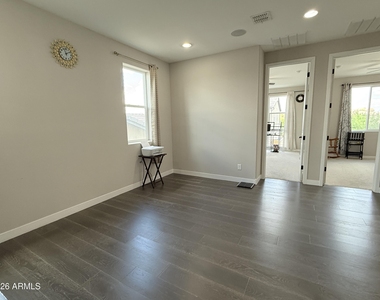 1729 W Myrna Lane - Photo Thumbnail 24