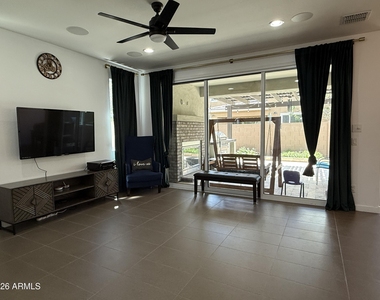 1729 W Myrna Lane - Photo Thumbnail 6
