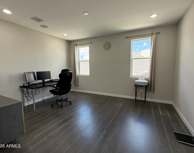 1729 W Myrna Lane - Photo Thumbnail 22