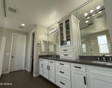 1729 W Myrna Lane - Photo Thumbnail 19