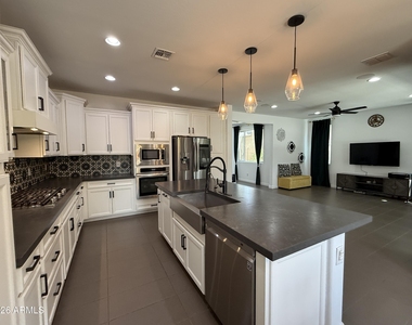 1729 W Myrna Lane - Photo Thumbnail 12