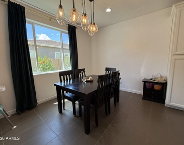 1729 W Myrna Lane - Photo Thumbnail 13