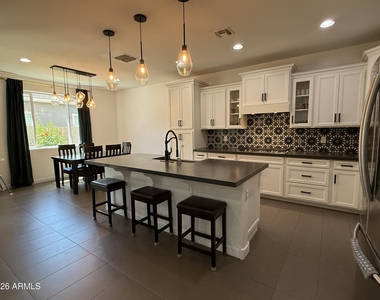 1729 W Myrna Lane - Photo Thumbnail 10