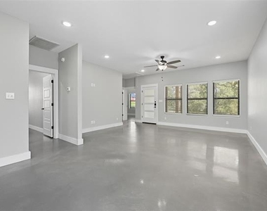 608 E Texas Street - Photo Thumbnail 10