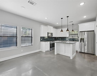 608 E Texas Street - Photo Thumbnail 4