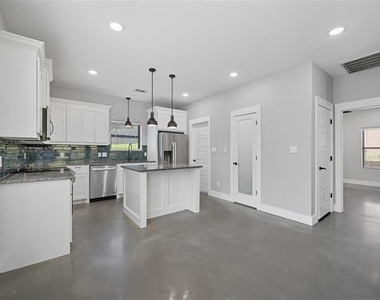 608 E Texas Street - Photo Thumbnail 2