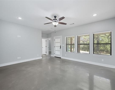 608 E Texas Street - Photo Thumbnail 7