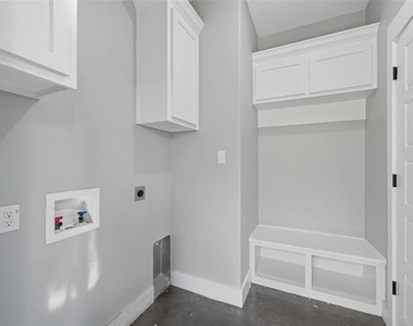 608 E Texas Street - Photo Thumbnail 16