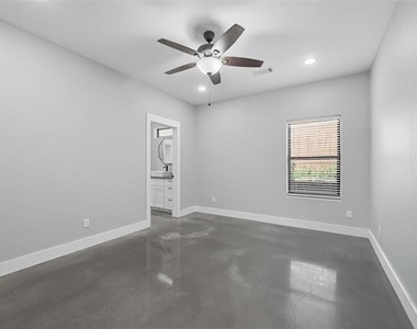 608 E Texas Street - Photo Thumbnail 8