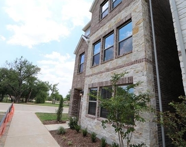 833 Tennessee Drive - Photo Thumbnail 2