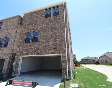 833 Tennessee Drive - Photo Thumbnail 5