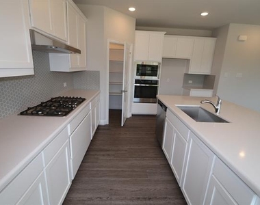 833 Tennessee Drive - Photo Thumbnail 17