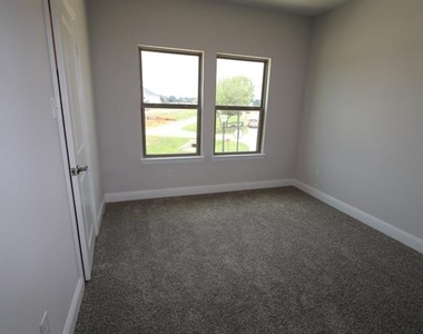 833 Tennessee Drive - Photo Thumbnail 12
