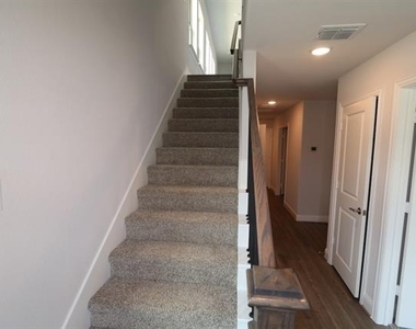 833 Tennessee Drive - Photo Thumbnail 11